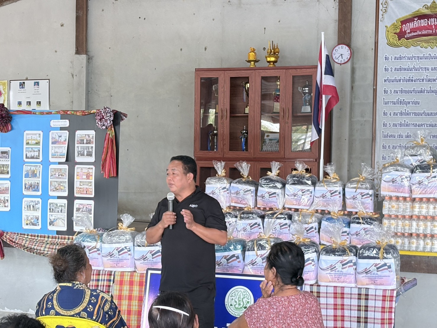 title - วันที่ 3 กุมภาพันธ์ 2569 นายเศรษฐเกียรติ กระจ่างวงษ์ เลขาธิการสำนักงานการปฏิรูปที่ดินเพื่อเกษตรกรรม    (ส.ป.ก.) มอบหมายให้สำนักงานการปฏิรูปที่ดินจังหวัดบุรีรัมย์ (ส.ป.ก.บุรีรัมย์) ดำเนินการมอบสิ่งของช่วยเหลือผู้ได้รับผลกระทบจากเหตุการณ์ความไม่สงบบริเวณแนวชายแดนไทย–กัมพูชาโดยนายประเสริฐ กาญจนเกียรติกุล ปฏิรูปที่ดินจังหวัดบุรีรัมย์ พร้อมด้วยเจ้าหน้าที่ ส.ป.ก.บุรีรัมย์ ได้ลงพื้นที่ตรวจเยี่ยม และมอบสิ่งของอุปโภคบริโภคเพื่อบรรเทาความเดือดร้อนให้แก่ผู้ได้รับผลกระทบในพื้นที่ ตำบลจันทบเพชร อำเภอบ้านกรวด จังหวัดบุรีรัมย์